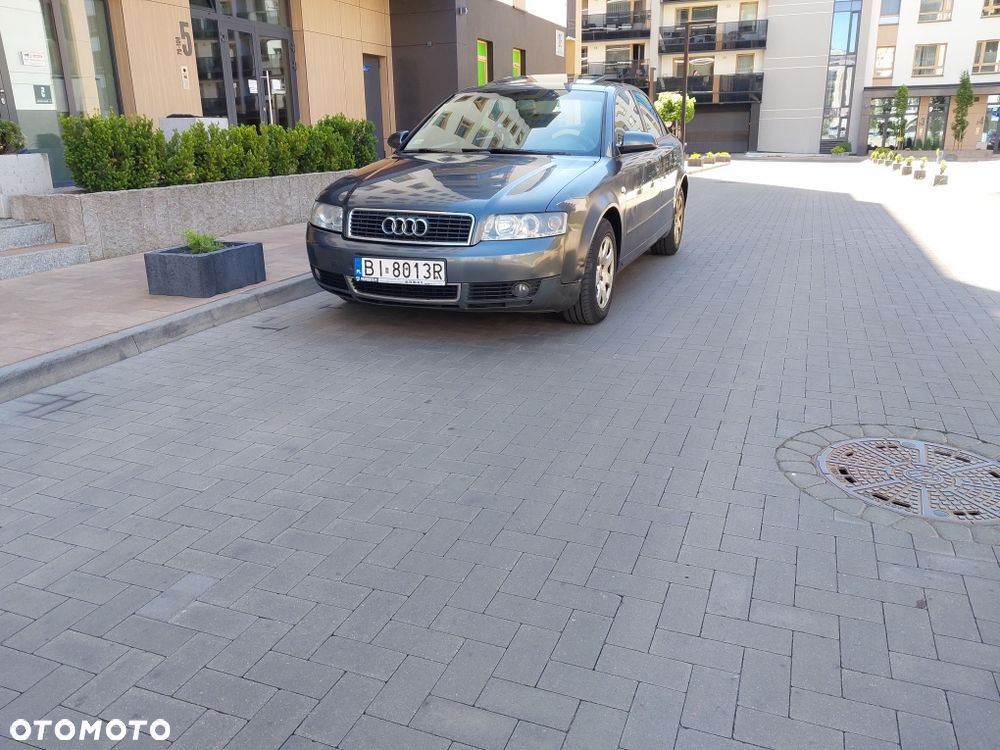 Audi A4 Limousine - 1