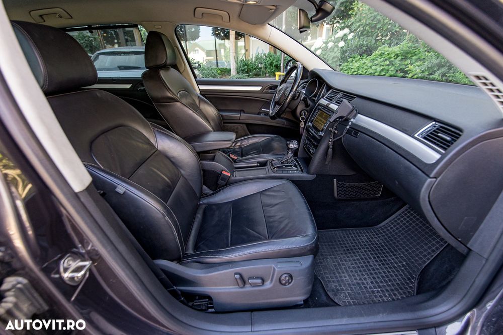 Skoda Superb 2.0 TDI Elegance DSG - 26