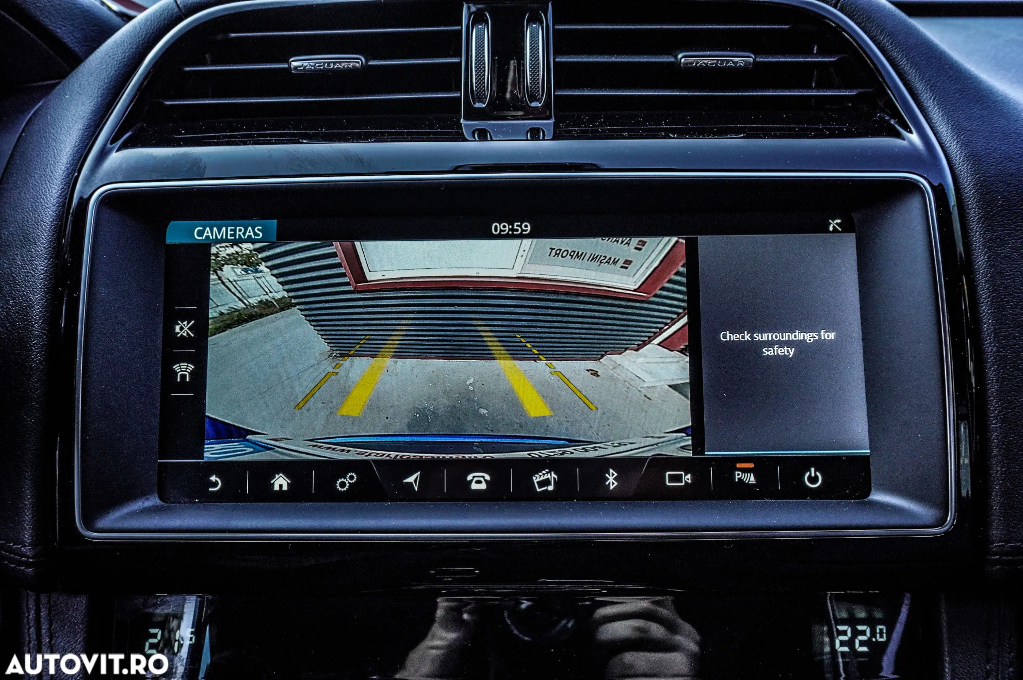 Jaguar F-Pace 25d AWD Pure - 23