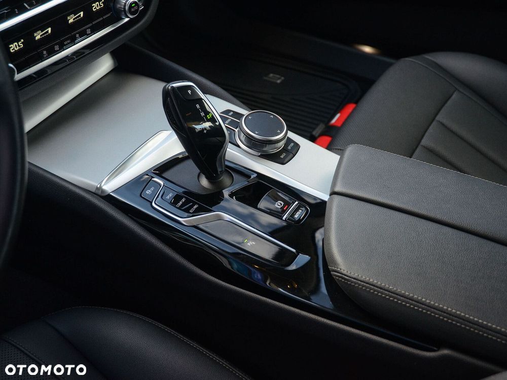 BMW Seria 5 518d mHEV - 22