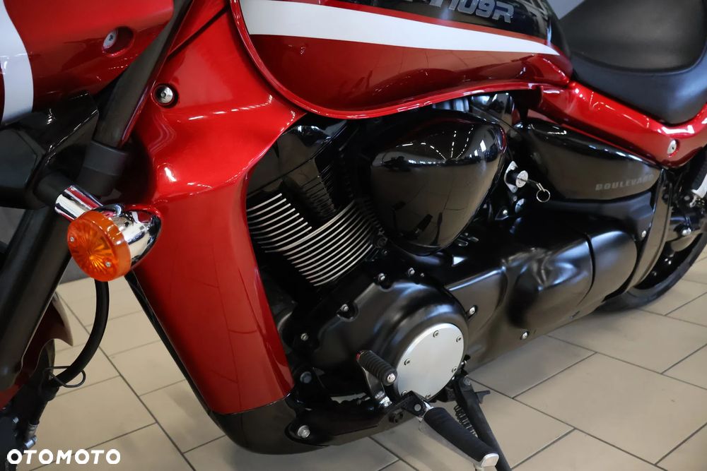 Suzuki Intruder - 31