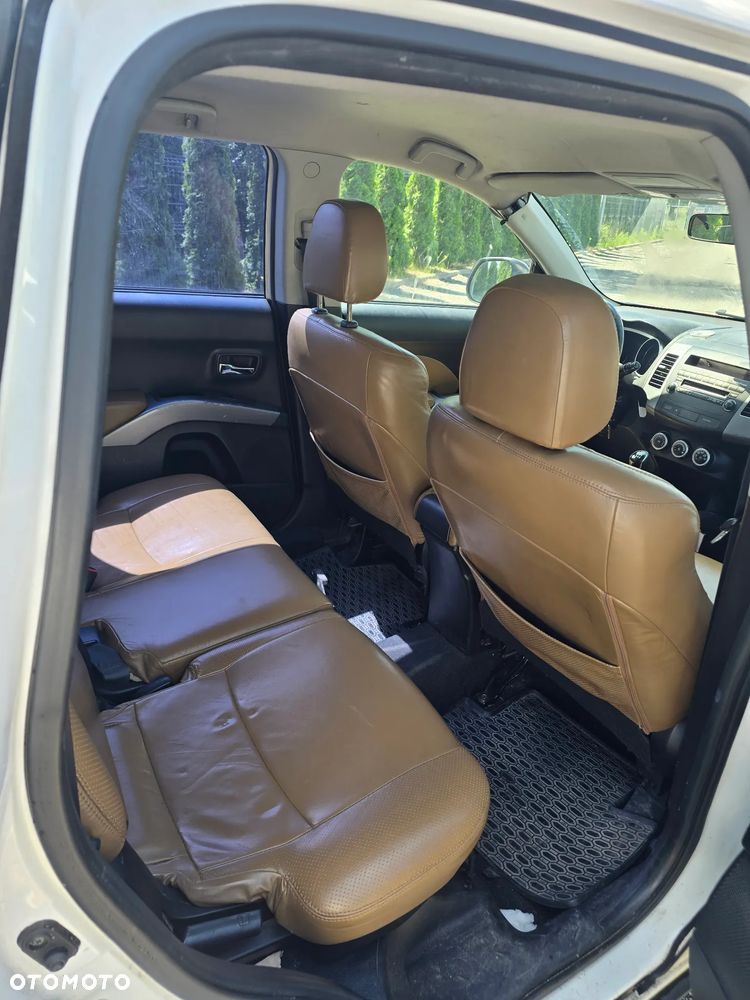 Mitsubishi Outlander - 7