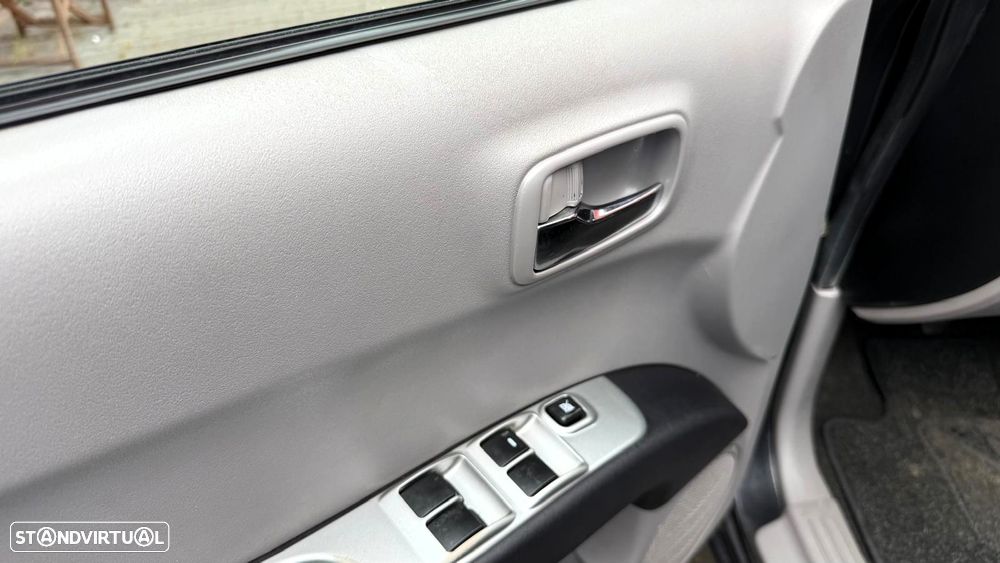 Mitsubishi L200 2.5 DI-D CD Invite CC 4WD - 8