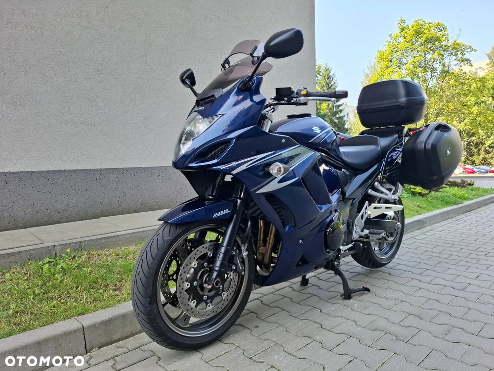 Suzuki GSX - 6