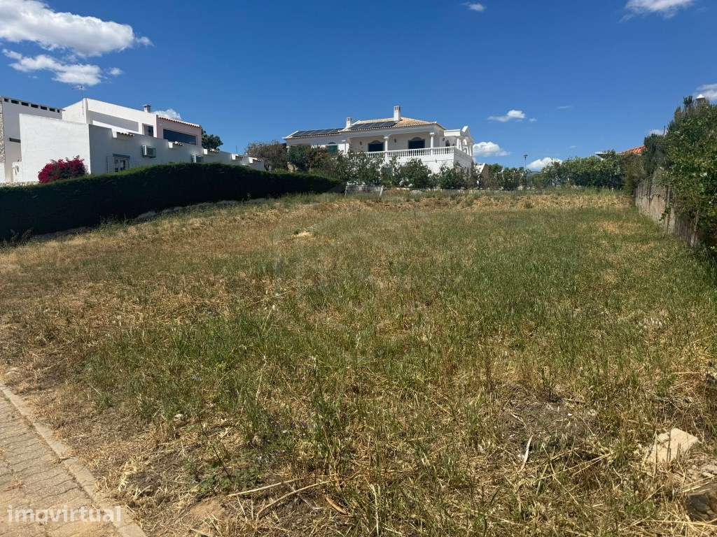 Terreno urbano com 830 m² de área total, situado na prestigiada urb... - Grande imagem: 5/6