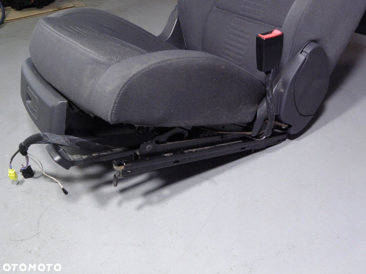 VW TOURAN I LIFT // FOTEL PRAWY PASAŻERA GRZANY EU - 3