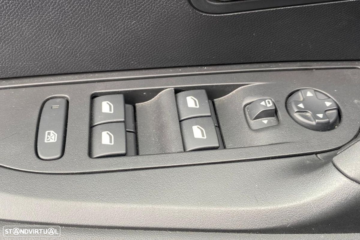 Peugeot 2008 1.2 PureTech Allure - 11