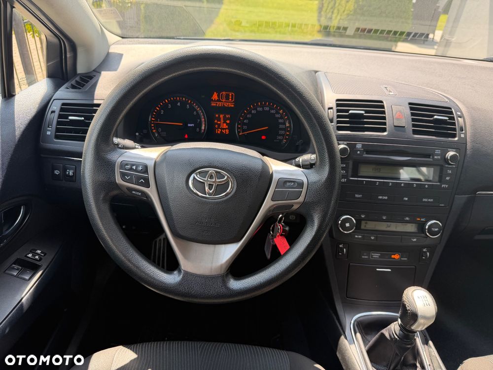 Toyota Avensis 1.6 Comfort - 9
