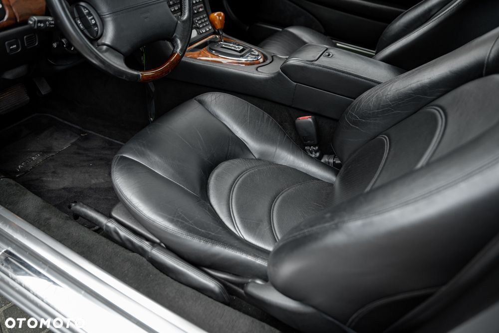 Jaguar XK8 - 21