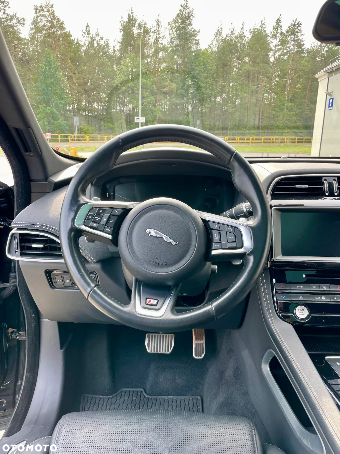 Jaguar F-Pace S AWD - 22