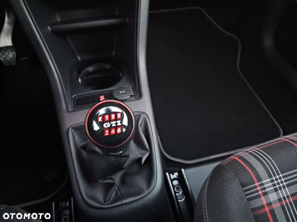 Volkswagen up! 1.0 TSI GTI - 19