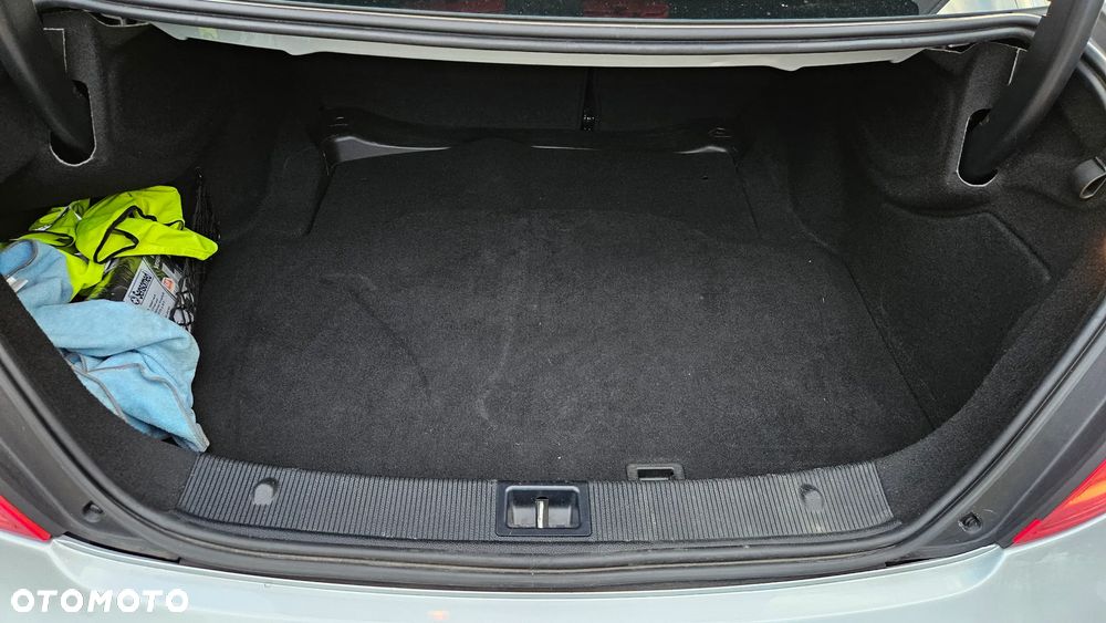 Mercedes-Benz Klasa C 180 CGI BlueEff - 27