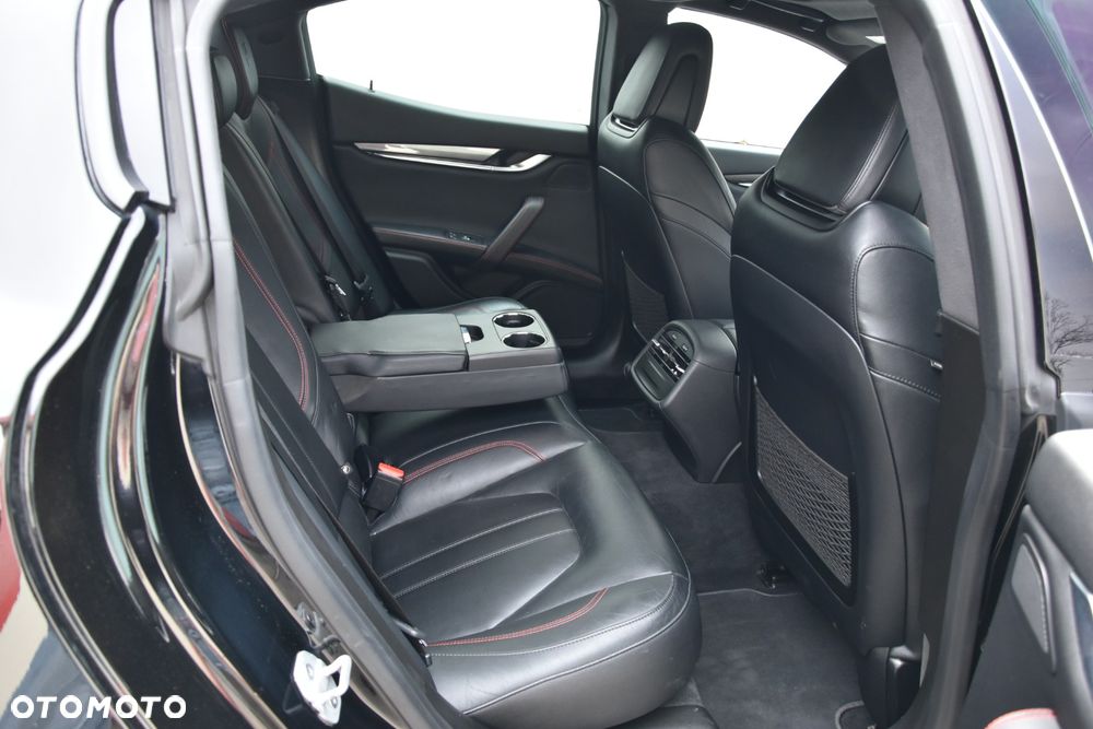 Maserati Ghibli GranSport - 21