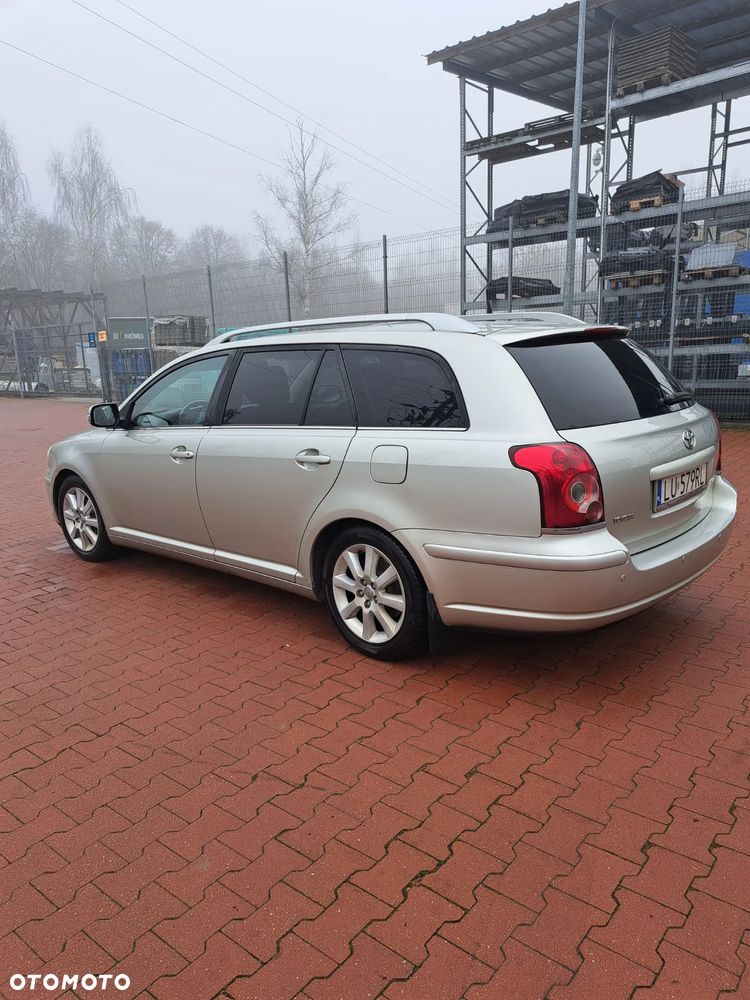 Toyota Avensis 1.8 VVT-i Combi - 13