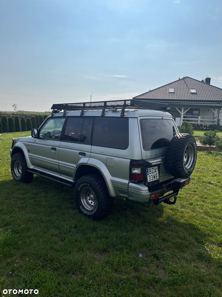 Mitsubishi Pajero - 5