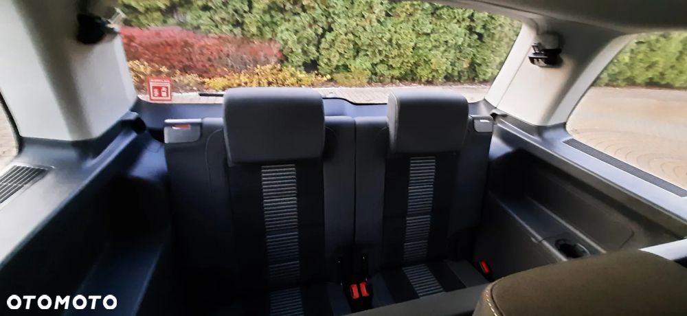 Volkswagen Touran - 26