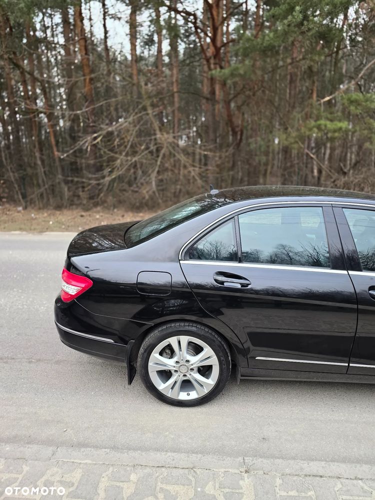 Mercedes-Benz Klasa C 180 CGI Automatik BlueEFFICIENCY Avantgarde - 14