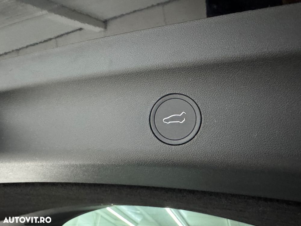 Tesla Model Y Long Range Dual Motor AWD - 27