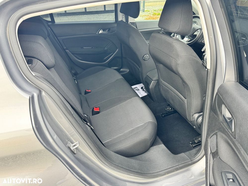 Peugeot 308 1.2 L PureTech Active - 8