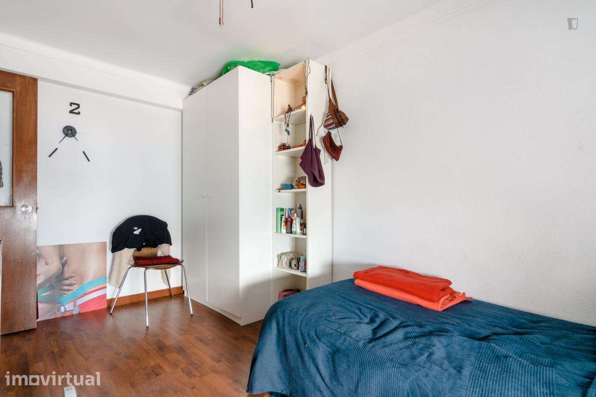 Quarto - localizado em Anjos Lisbon - Grande imagem: 5/26
