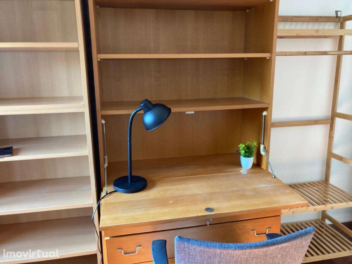 Quarto - localizado em Benfica Lisbon - Grande imagem: 4/26