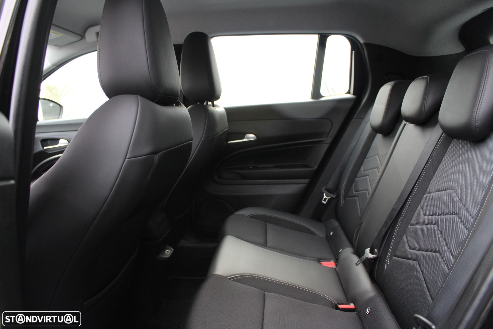 Jeep Avenger 1.2 GSE T3 Altitude - 14