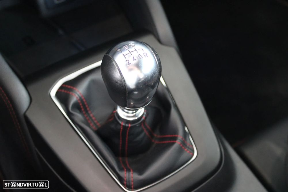 Ford Focus 1.0 EcoBoost MHEV ST-Line X - 16