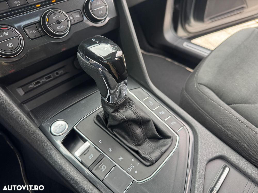 Volkswagen Tiguan - 9