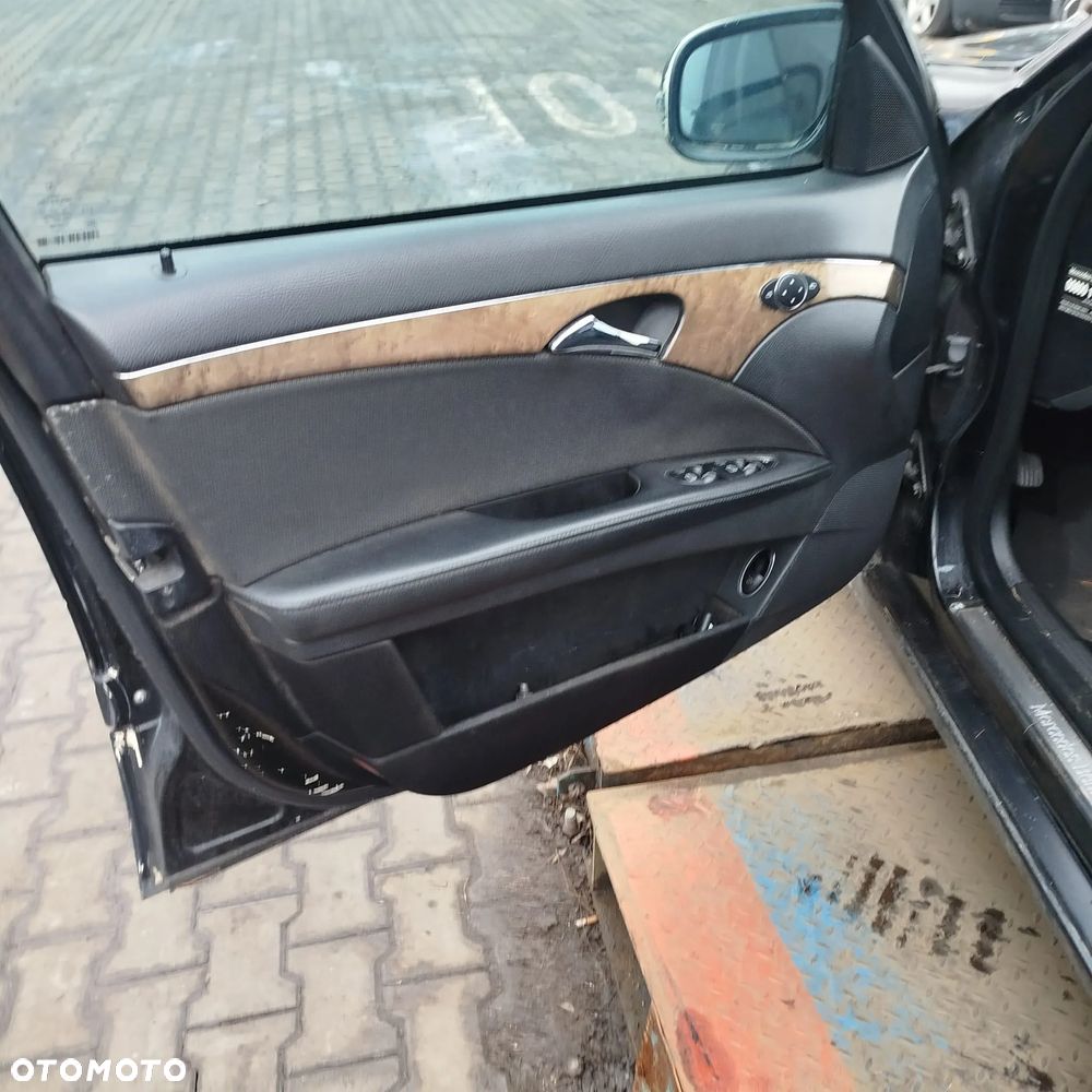 Mercedes W 211 na części . - 7