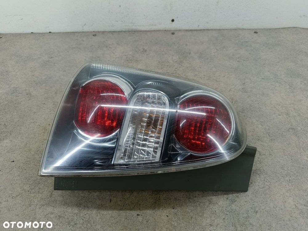 LAMPA TYLNA LEWA TOYOTA COROLLA VERSO II - 9