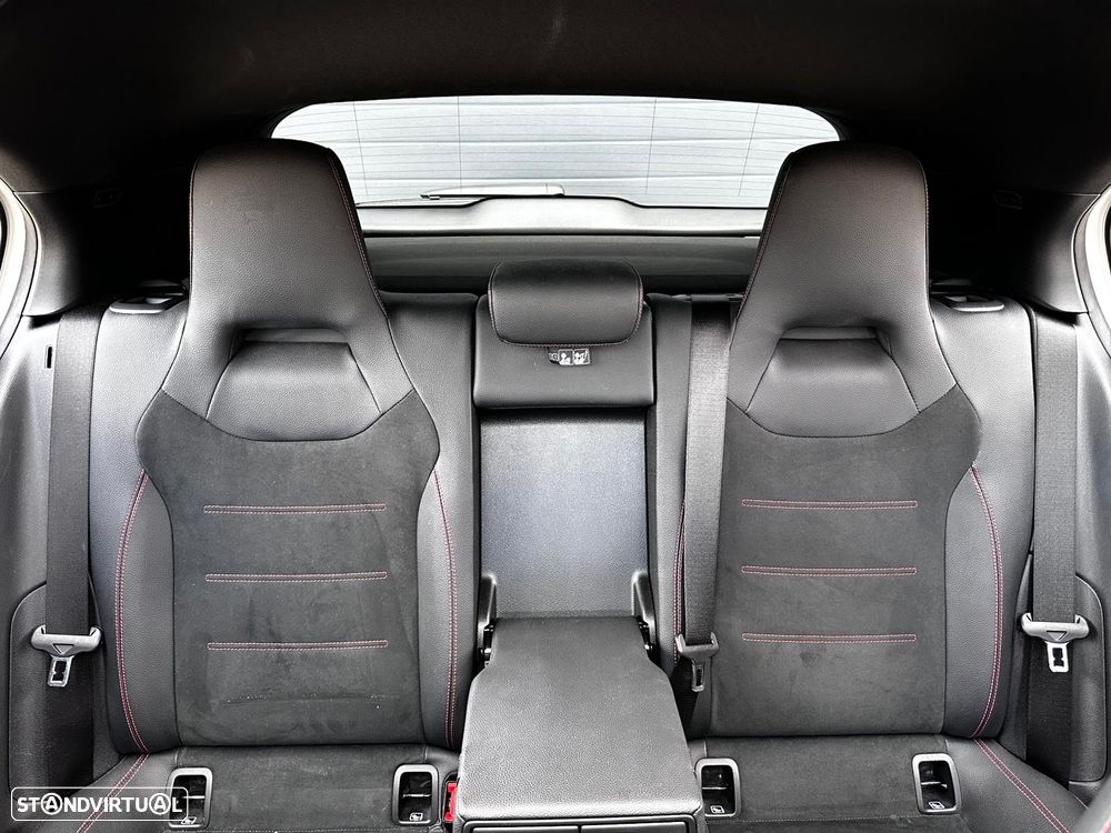 Mercedes-Benz A 250 e 8G-DCT AMG Line - 40