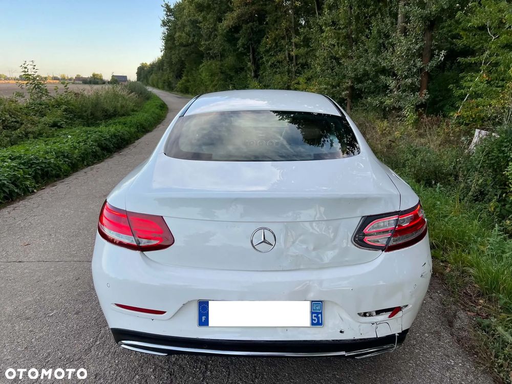 Mercedes-Benz Klasa C 180 Edition - 29