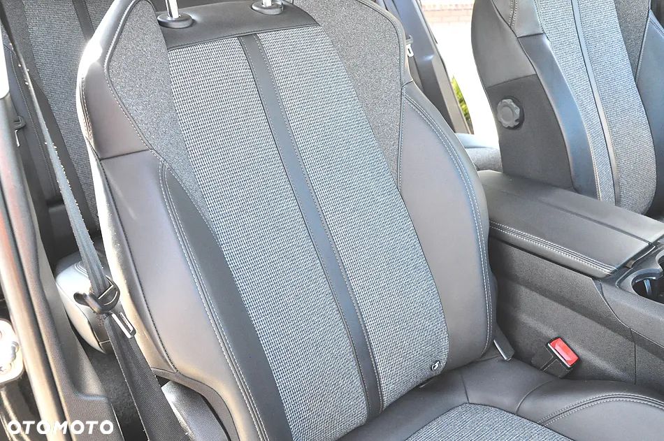 Peugeot 3008 BlueHDi 130 Stop & Start Allure Business-Paket - 24