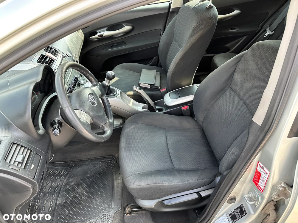 Toyota Auris - 16