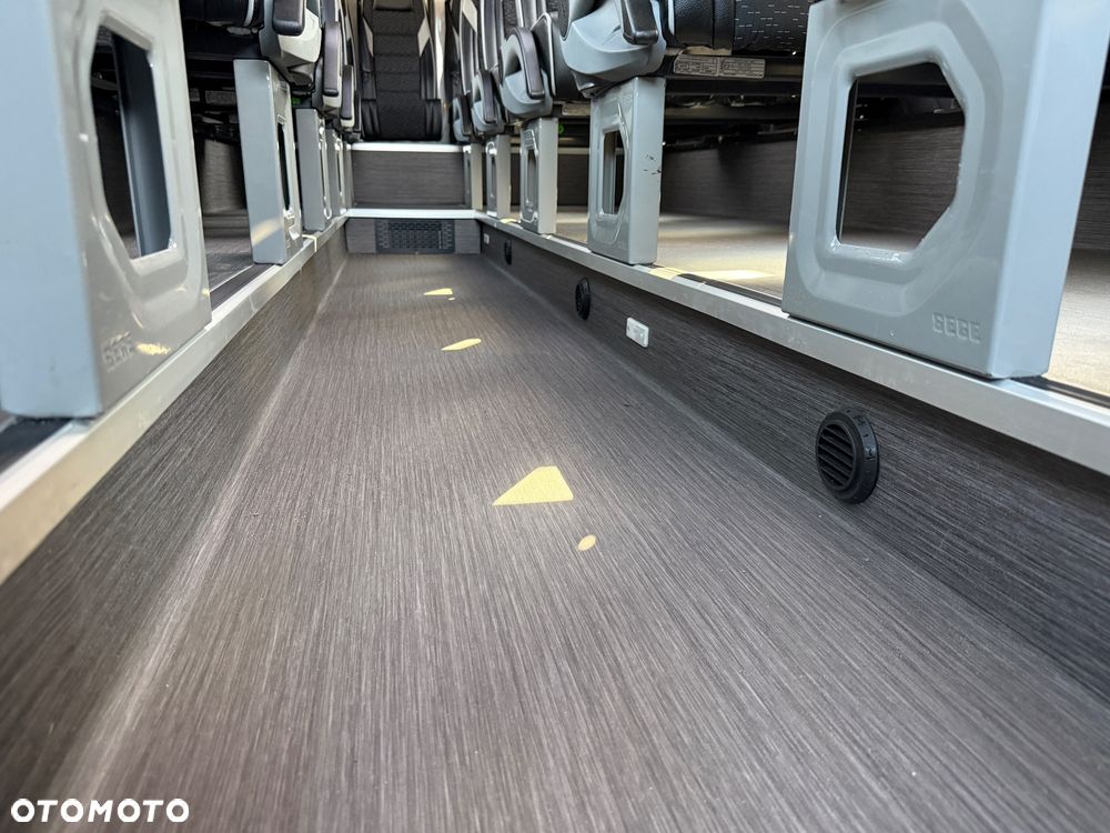 Mercedes-Benz Sprinter 517 - 18