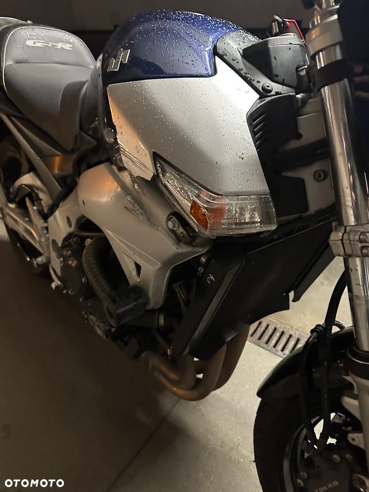 Suzuki GSR - 4