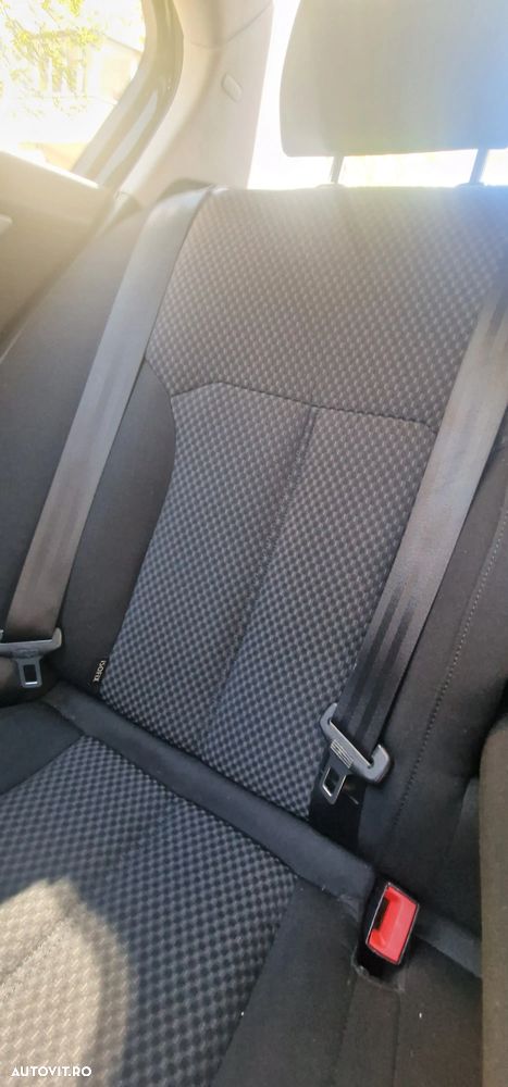 Volkswagen Passat 2.0TDI Comfortline DPF DSG - 16