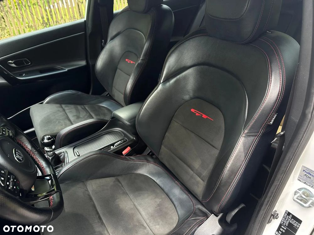 Kia ProCeed 1.6 T-GDI GT - 17