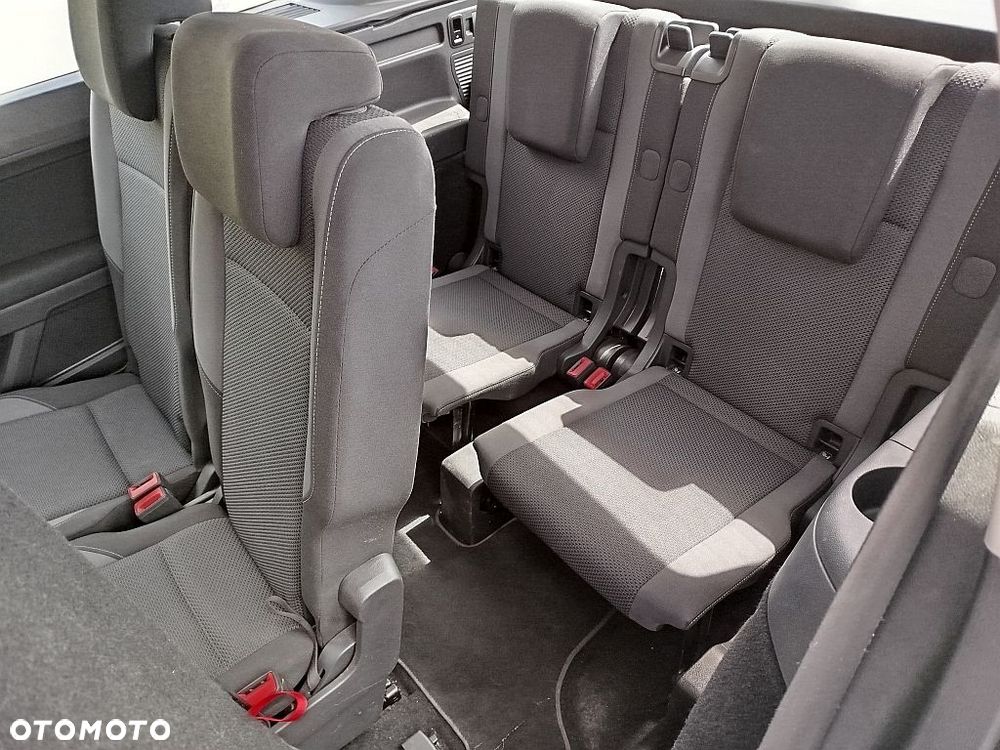 Volkswagen Touran - 11