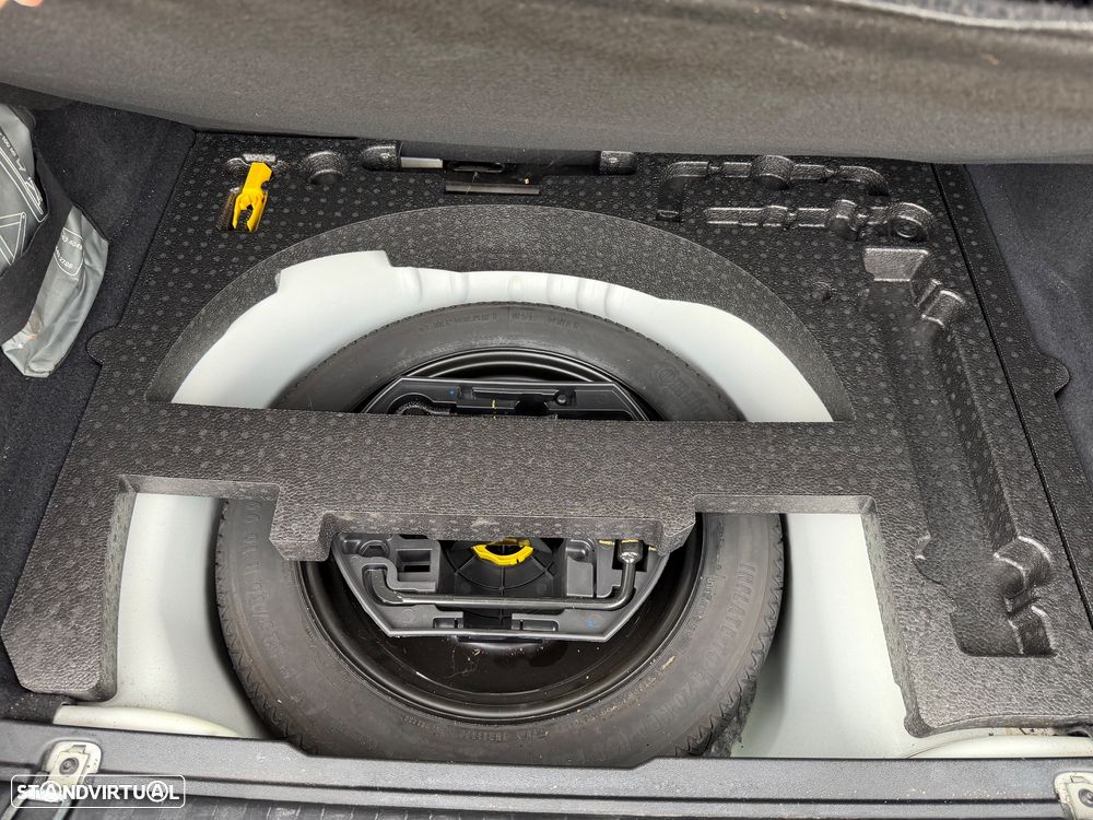 Peugeot 2008 1.2 VTi Active - 28