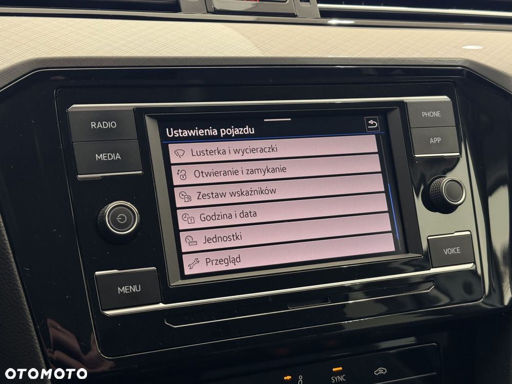 Volkswagen Passat - 30
