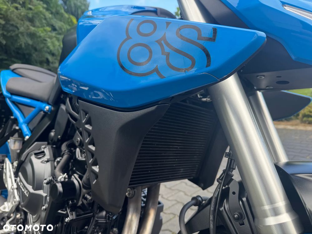 Suzuki GSX - 17