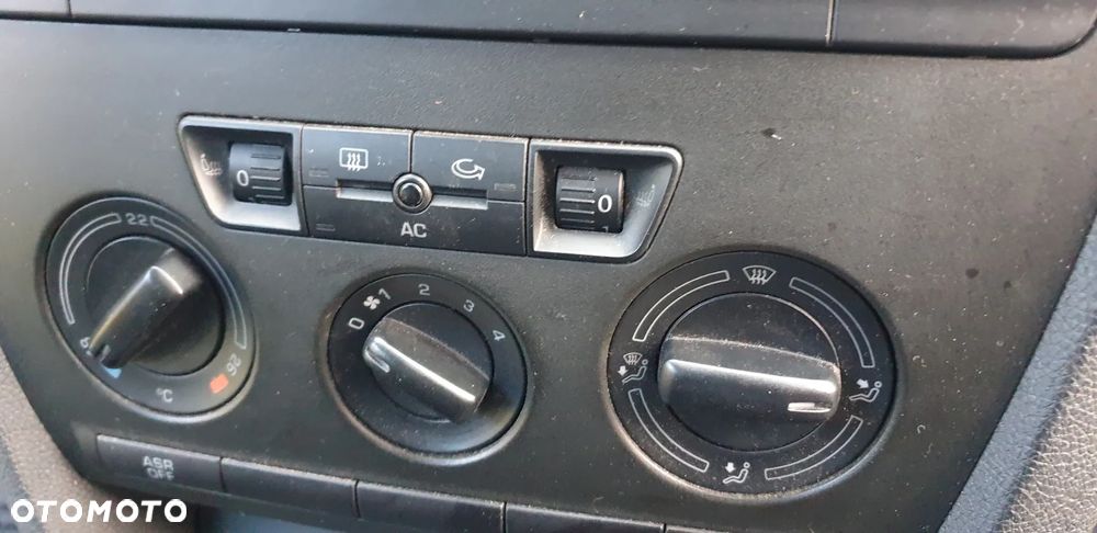 Skoda Octavia 1.6 Ambiente - 19