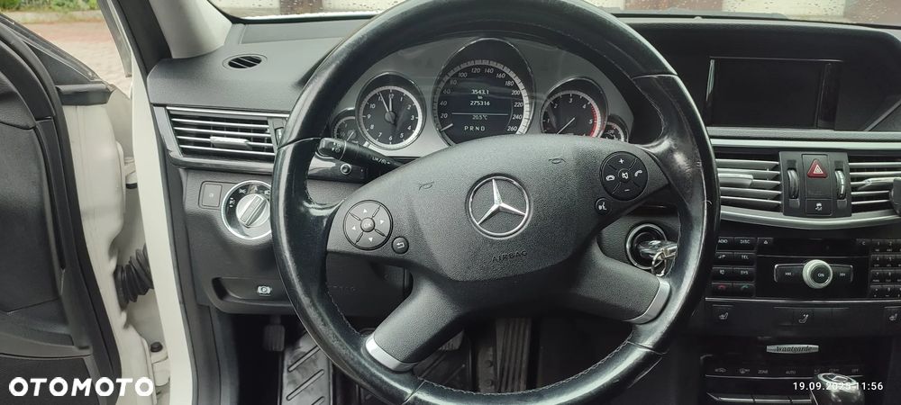 Mercedes-Benz Klasa E 220 CDI DPF BlueEFFICIENCY Automatik Avantgarde - 31