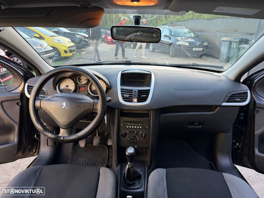 Peugeot 207 1.4 16V Trendy - 11