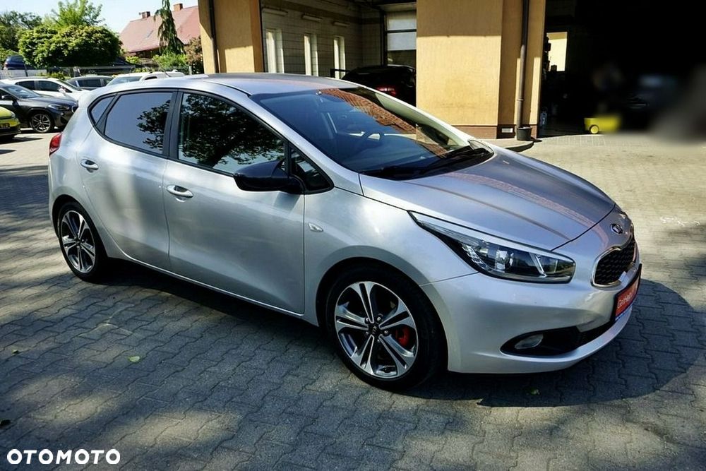 Kia Ceed - 11