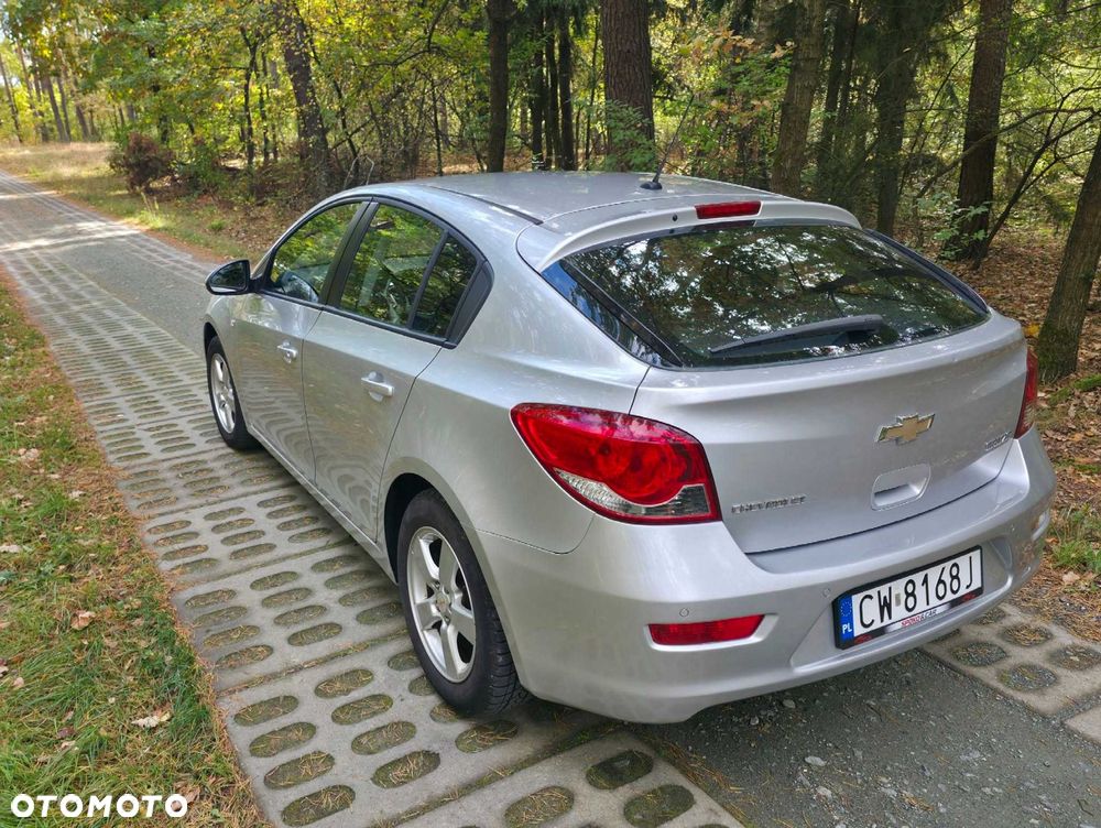 Chevrolet Cruze 2011 photo 3