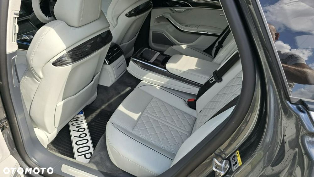 Audi S8 - 30