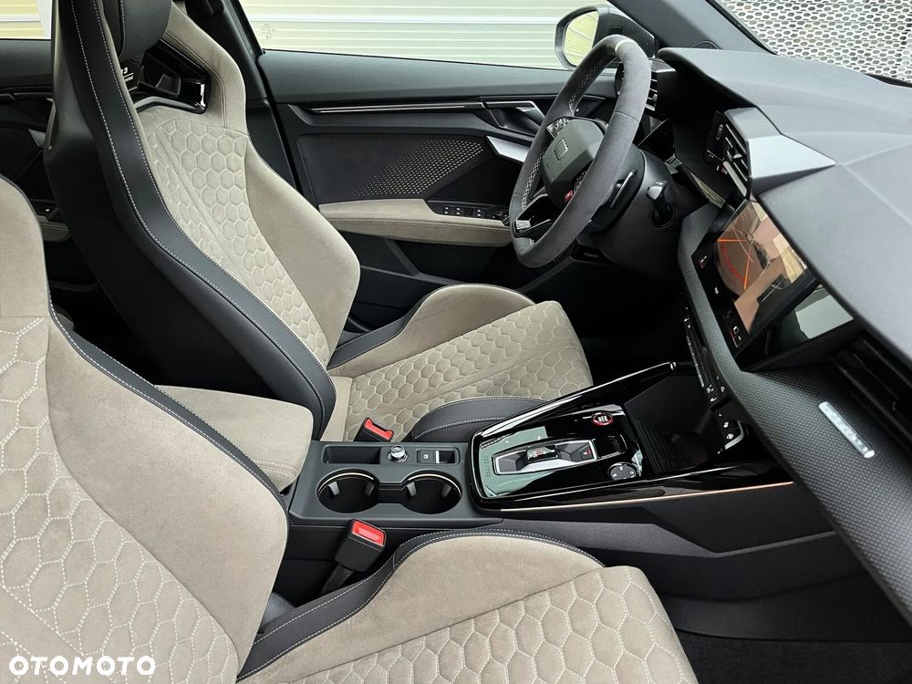 Audi RS3 Limousine - 16