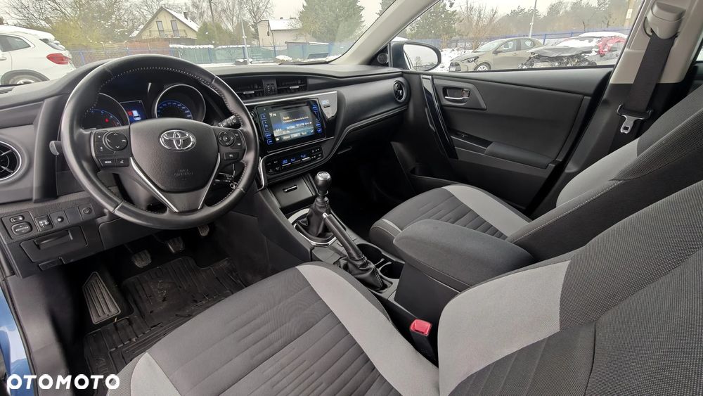 Toyota Auris 1.6 Premium Comfort - 24